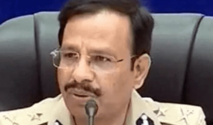 cp sajjanar : సైబర్ నేరాల నివారణకు చార్మినార్ వద్ద అవగాహన కార్యక్రమాలు ప్రారంభించిన హైదరాబాద్‌ సీపీ సజ్జనార్