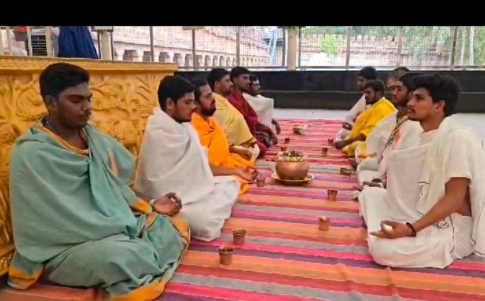 శ్రీశైలంలో కొనసాగుతున్న వరుణ జపాలు