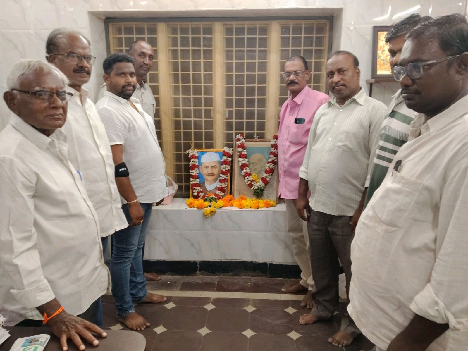 మహాత్మాగాంధీ, లాల్ బహుదూర్ శాస్త్రికి ఘన నివాళులు