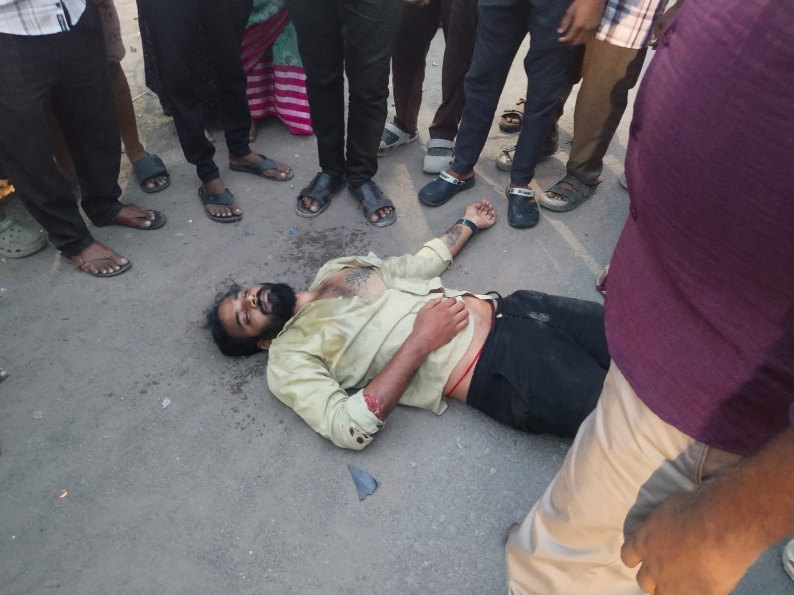 రోడ్డు ప్రమాదంలో ఒకరి గాయాలు...