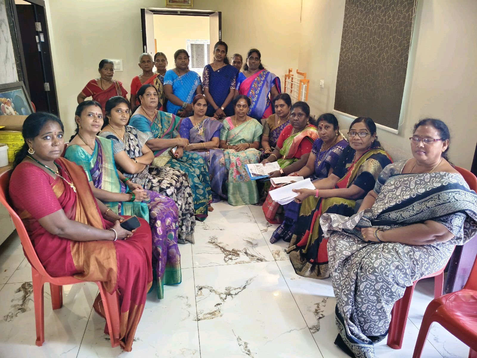 సర్పంచ్ లావణ్య కుటుంబానికి అండగా మహిళా నేతలు..!