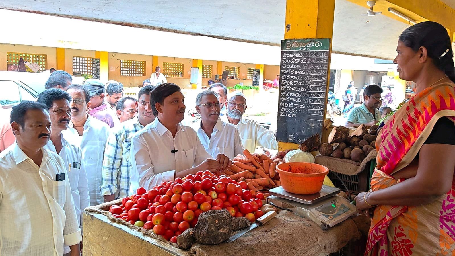 నాణ్యమైన బియ్యం ప్రజలు అందరికి సబ్సిడీ పై MLA కాగిత