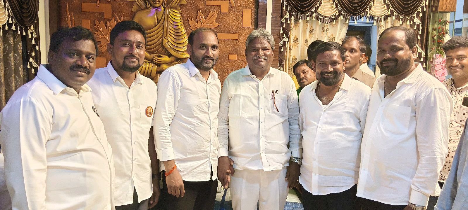 ఎమ్మెల్యేను కలిసిన తెలుగుదేశం పార్టీ నాయకులు,