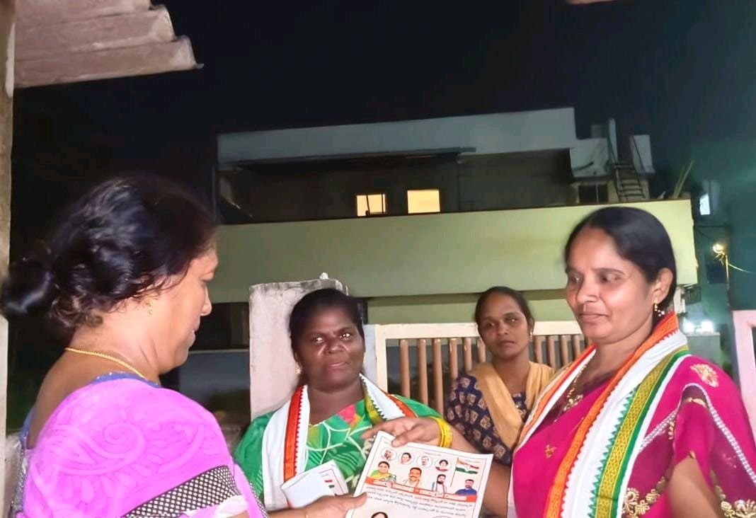 32 వార్డులో కాంగ్రెస్ అభ్యర్థి దెయ్యాల సుశీల ప్రచారం జోరు