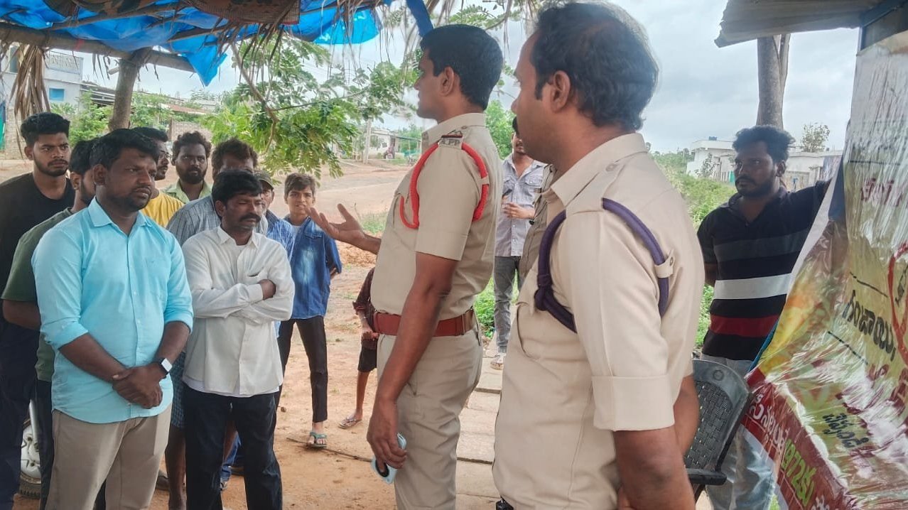 మాదక ద్రవ్యాలకు దూరంగా ఉండాలి.