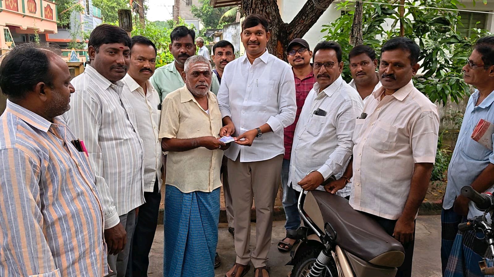 నాణ్యమైన బియ్యం ప్రజలు అందరికి సబ్సిడీ పై MLA కాగిత