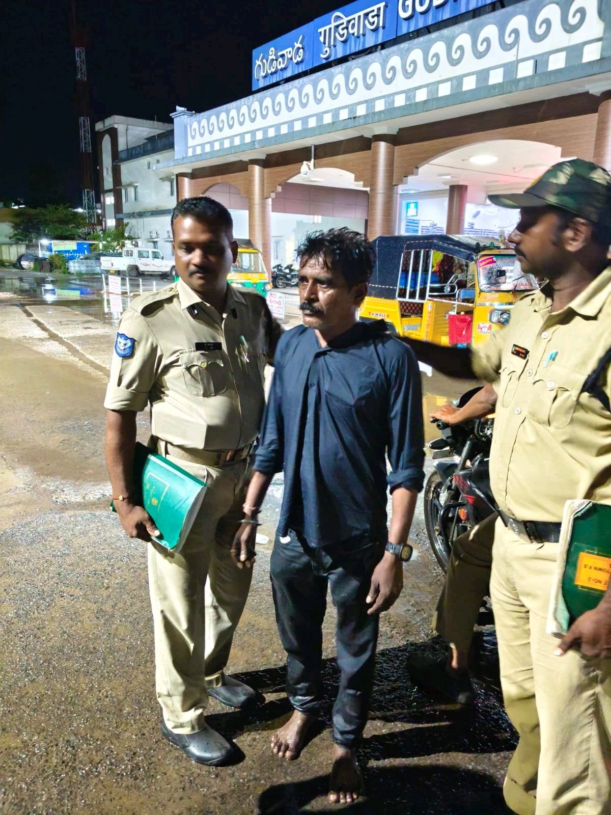 గుడివాడలో వరుస దొంగతనాలతో బెంబేలెత్తుతున్న ప్రజలు