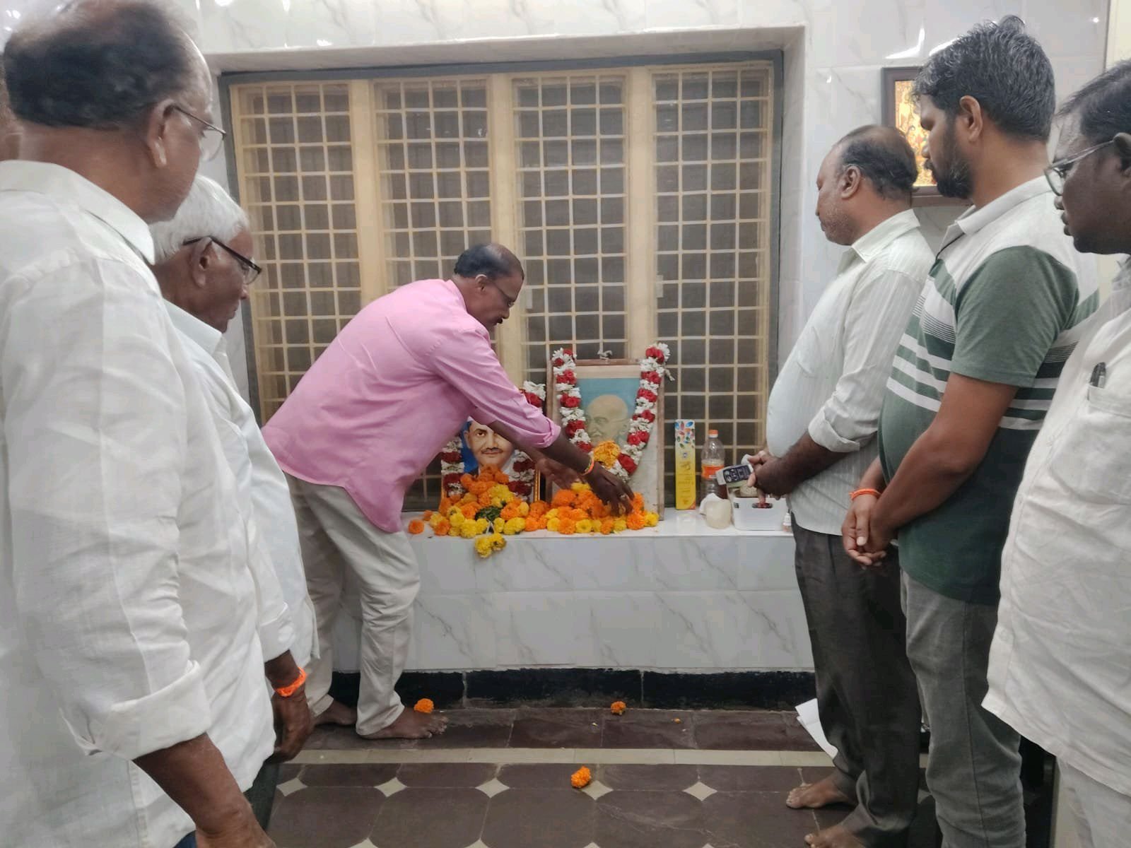 మహాత్మాగాంధీ, లాల్ బహుదూర్ శాస్త్రికి ఘన నివాళులు