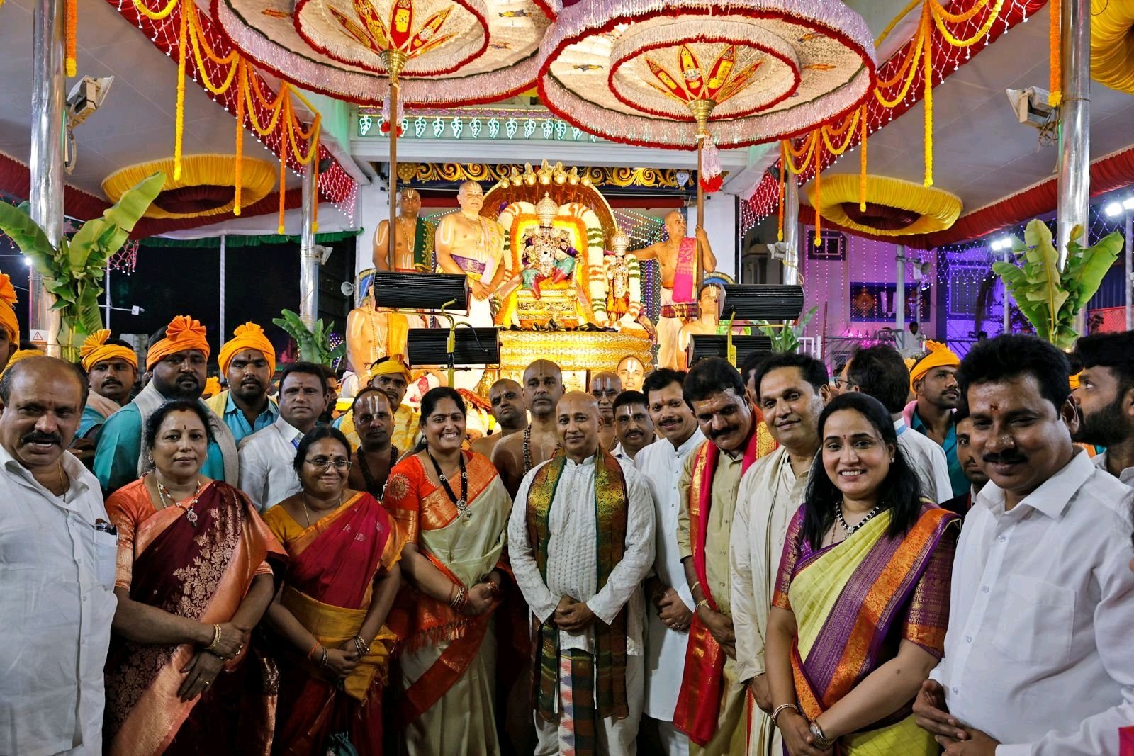 పెద్దశేష వాహనంసేవలో విహరించిన శ్రీనివాసుడు