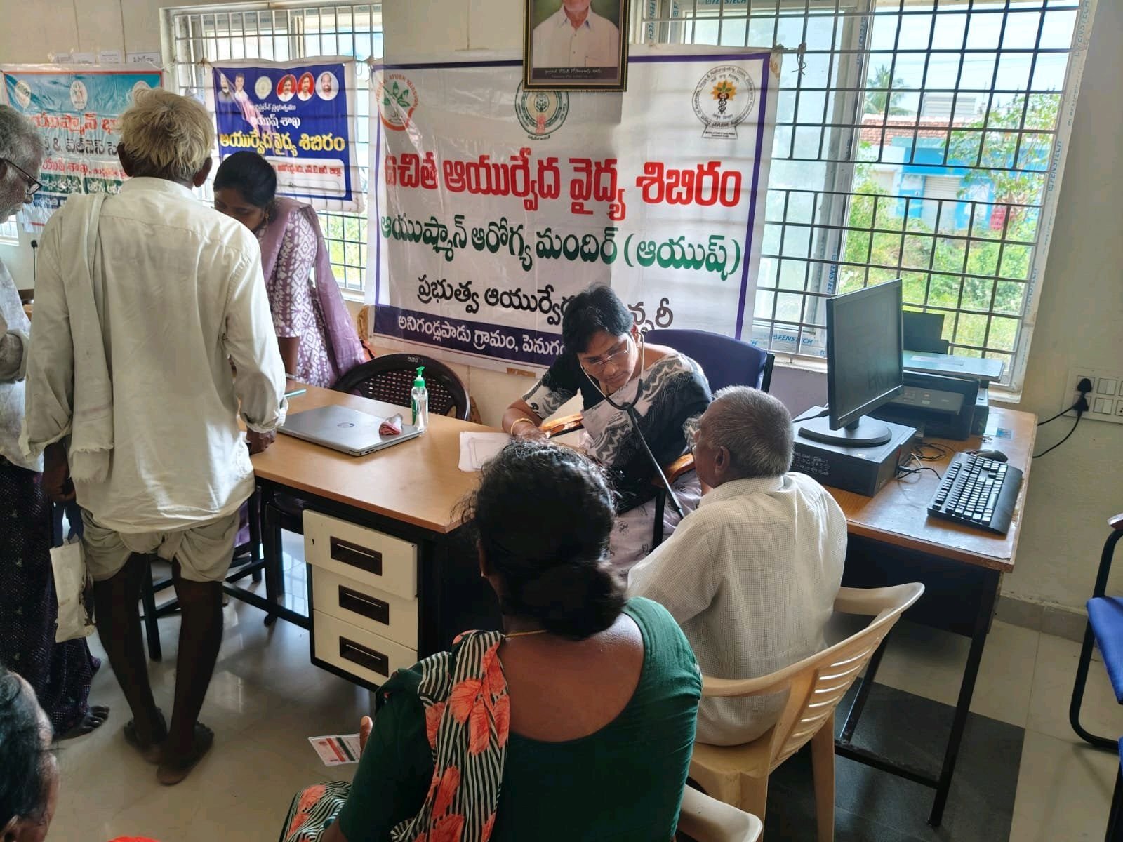 S. M. చారిటబుల్ ట్రస్ట్ ఆధ్వర్యంలో ఉచిత ఆయుర్వేద వైద్యఓ.
