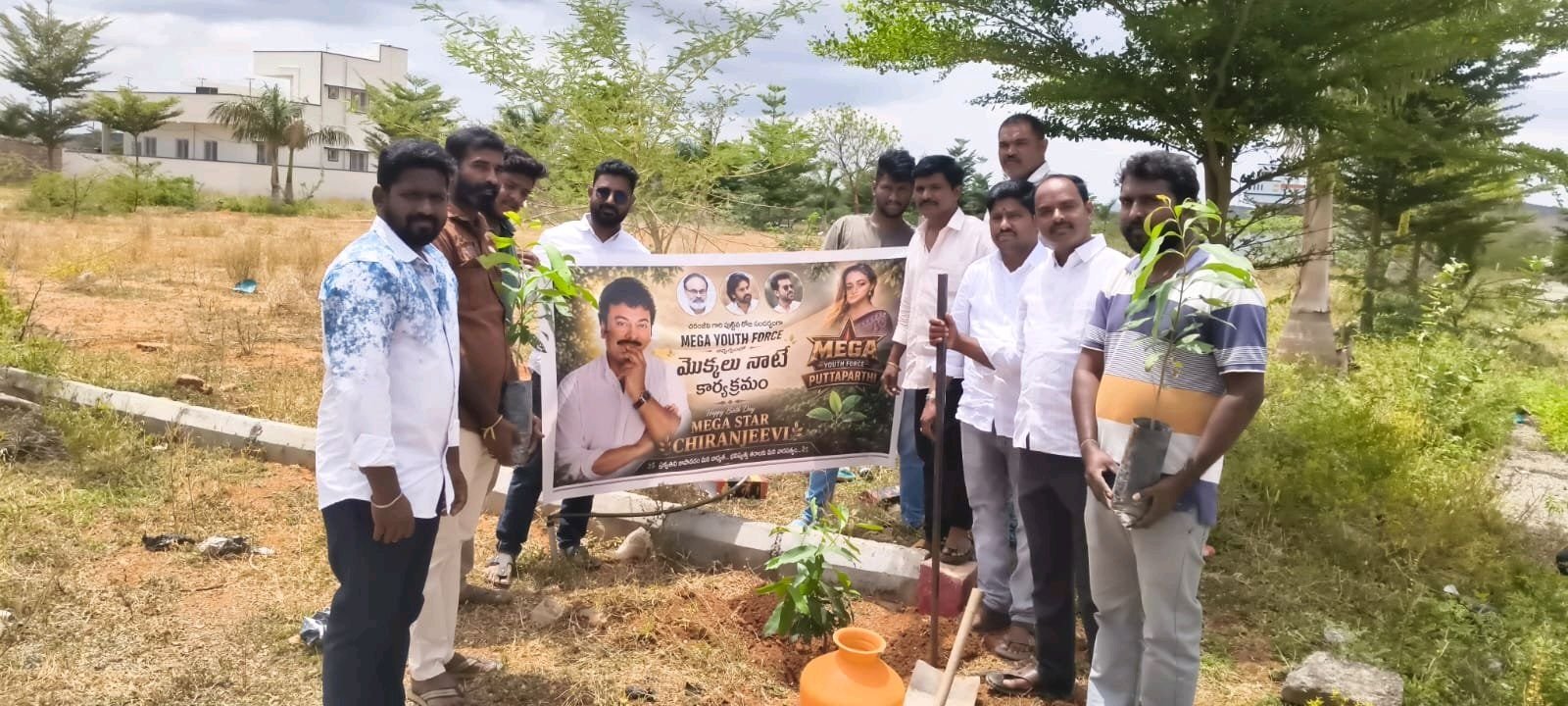 మెగా యూత్ ఫోర్స్ ఆధ్వర్యంలో మొక్కలు నాటిన చిరు అభిమానులు