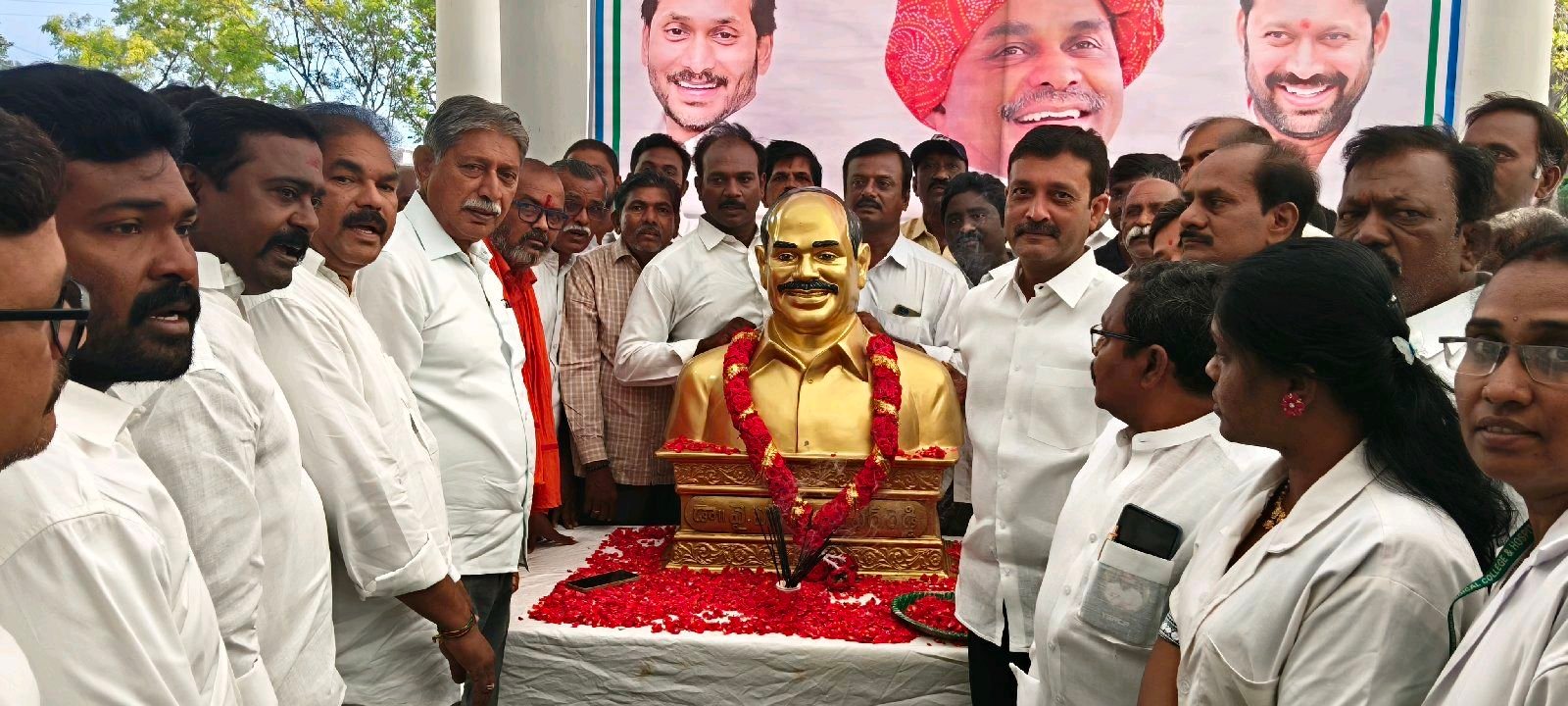 మాజీ ముఖ్యమంత్రి Dr. Y. S.రాజశేఖర్ రెడ్డి 17వ వర్ధంతి