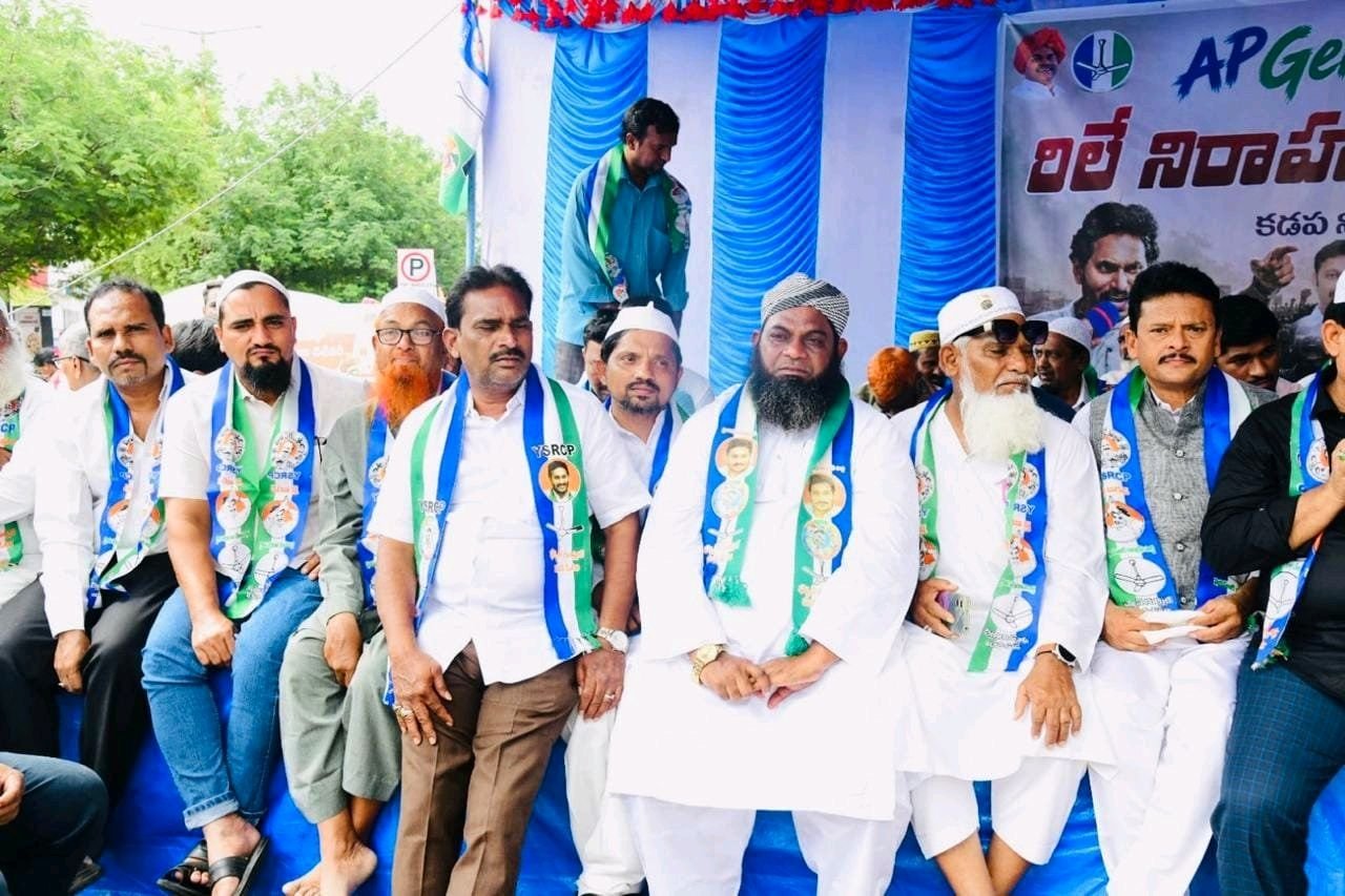 విద్యాశాఖ మంత్రి శ్రీ నారా లోకేశ్ గారు రాజీనామా చేయాలని
