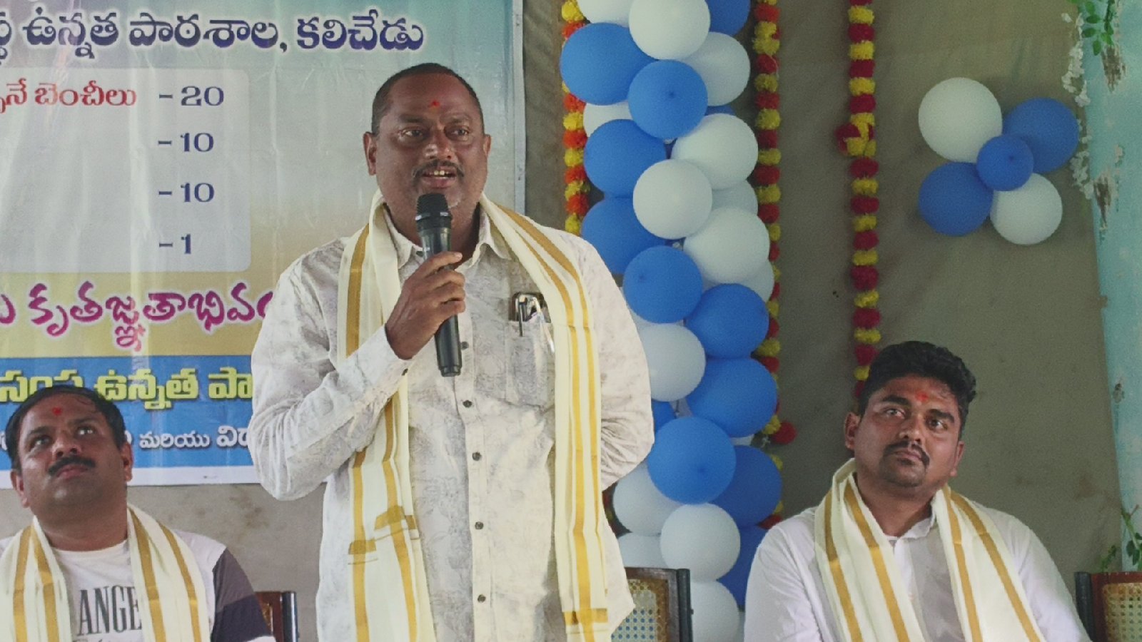 కలిచేడుమైకాకార్మికఉన్నతపాఠశాలకుసామాగ్రి వితరణ