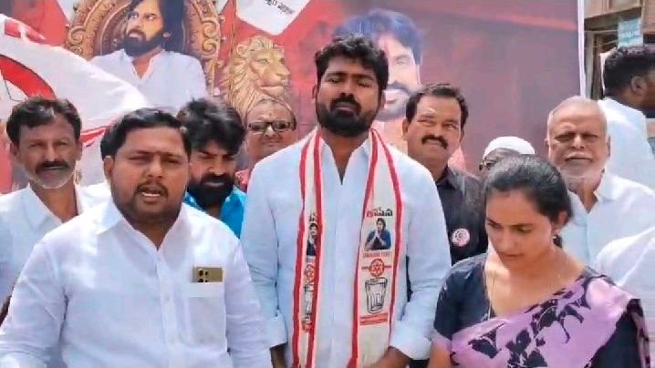 ఘనంగా పవన్ కళ్యాణ్ పుట్టినరోజు వేడుకలో గాలి హరి ప్రసాద్