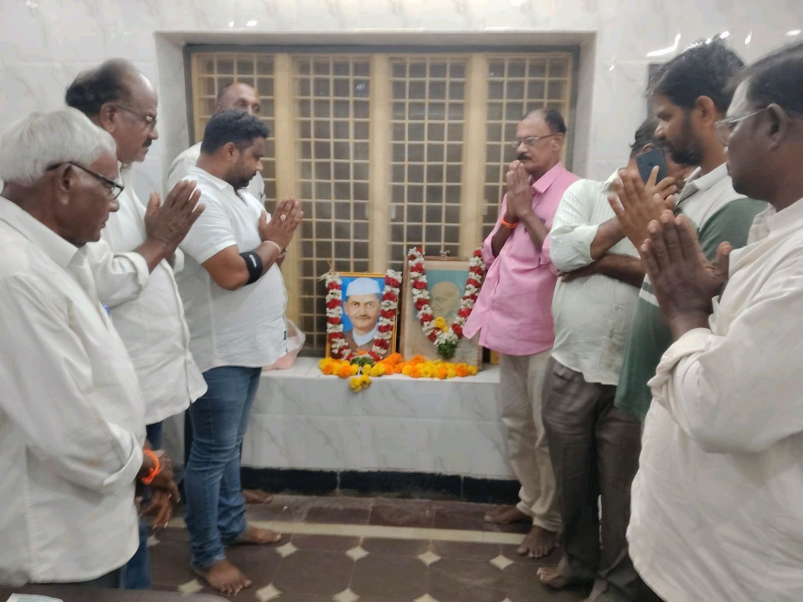 మహాత్మాగాంధీ, లాల్ బహుదూర్ శాస్త్రికి ఘన నివాళులు