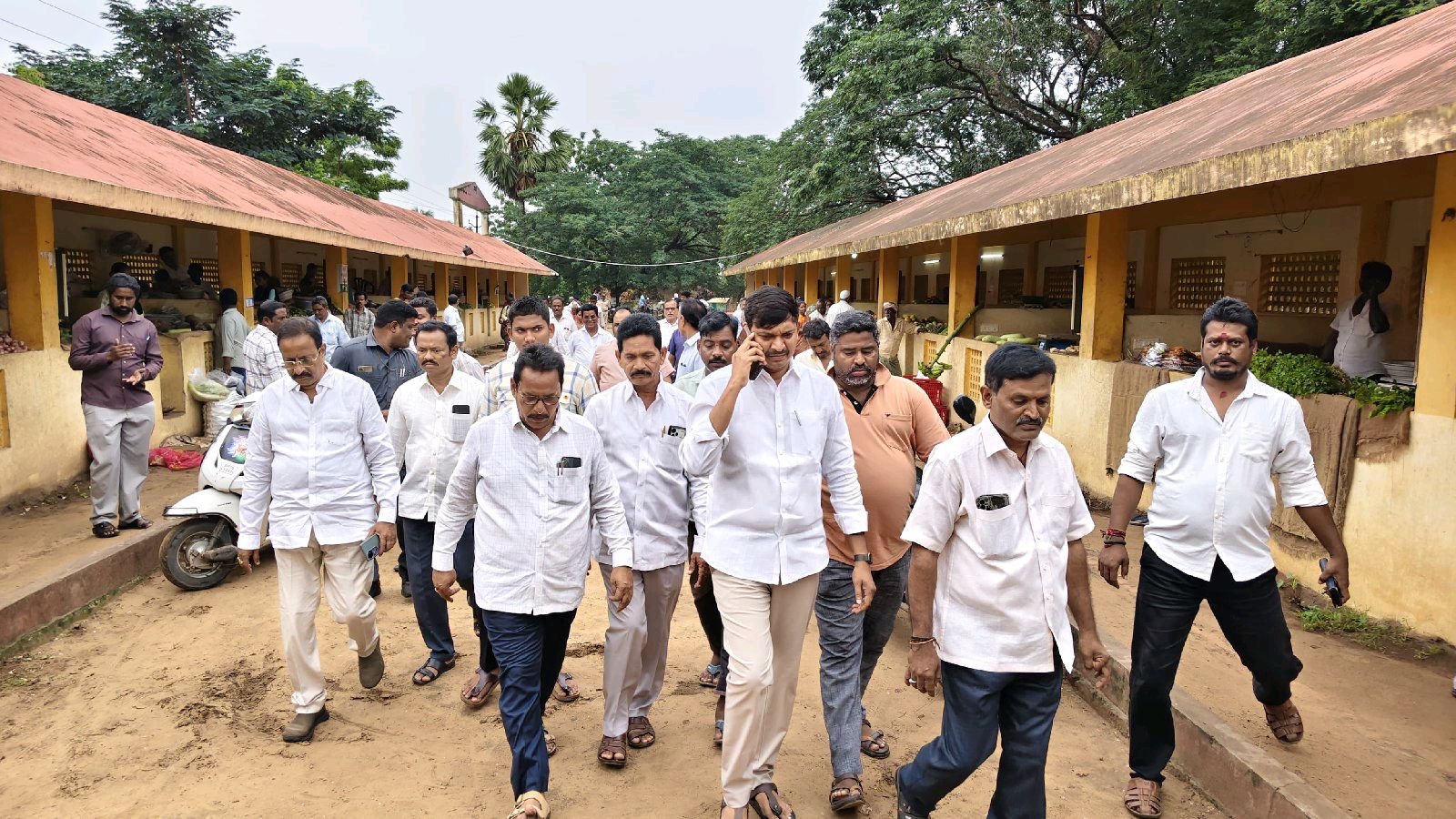 నాణ్యమైన బియ్యం ప్రజలు అందరికి సబ్సిడీ పై MLA కాగిత