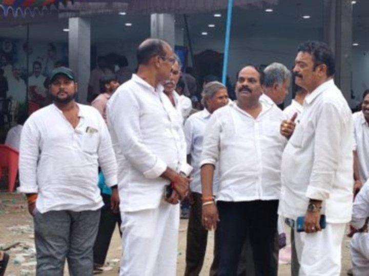ముద్రగడ భౌతికకాయానికి నివాళి అర్పించిన - జెట్టి