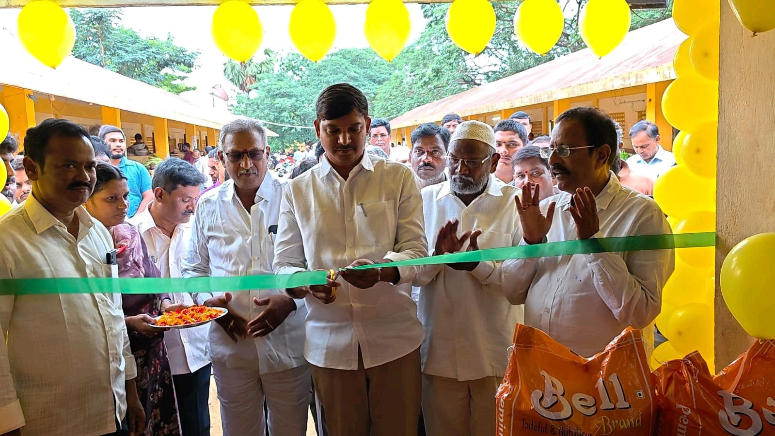 నాణ్యమైన బియ్యం ప్రజలు అందరికి సబ్సిడీ పై MLA కాగిత