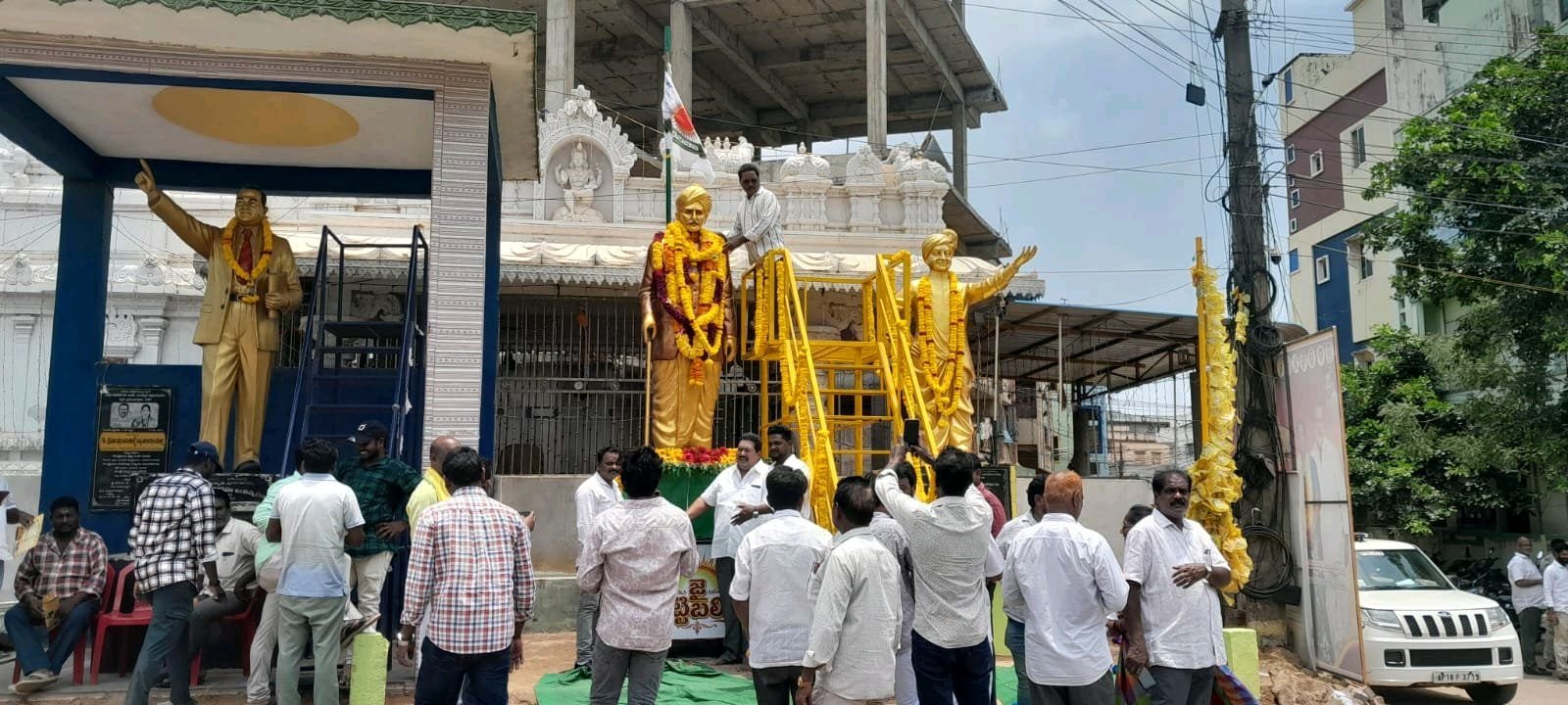 దొమ్మేటి వెంకటరెడ్డి కాంశ్య విగ్రహం