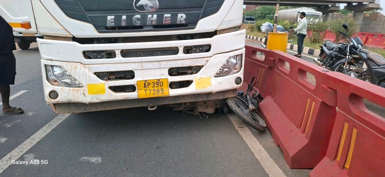 నాయుడుపేట మల్లాం బైపాస్ లో రోడ్డు ప్రమాదం