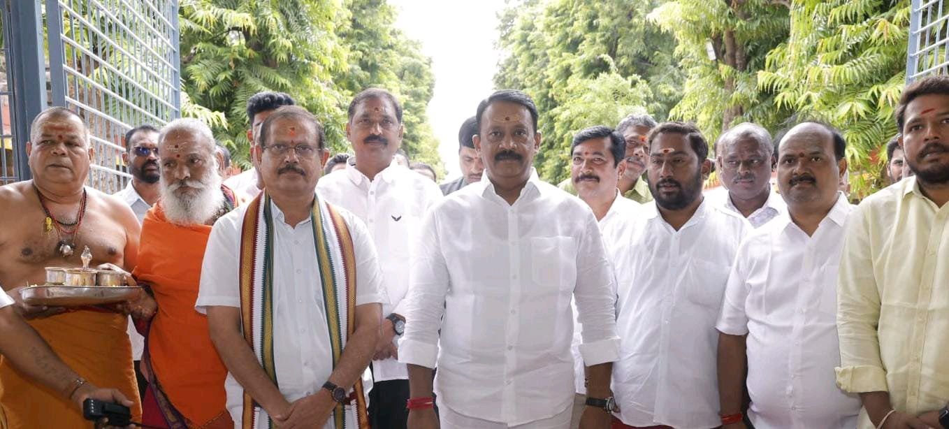 శ్రీశైలం ఎమ్మెల్యే మల్లన్న దర్శించుకున్నాడు