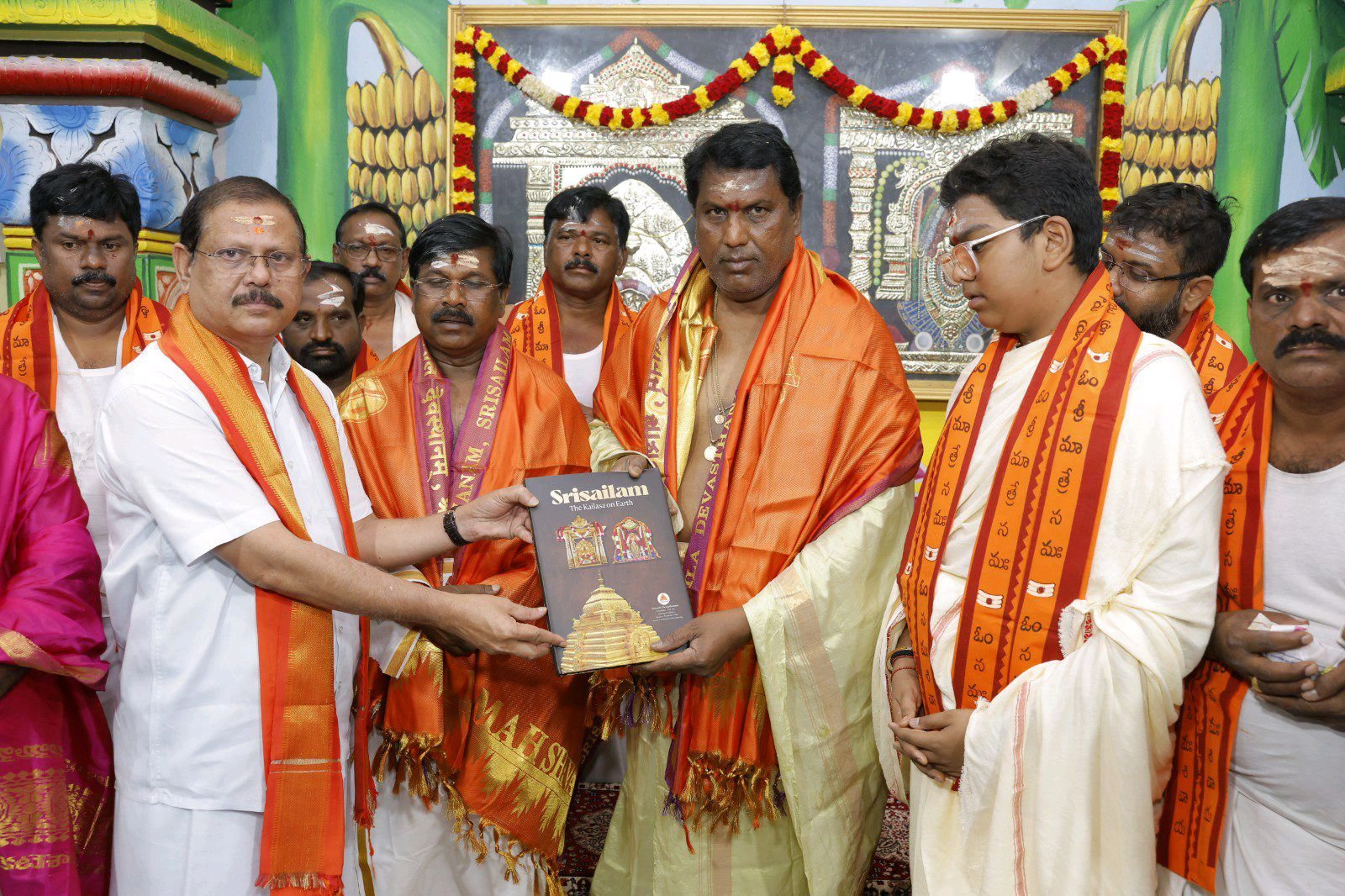 మల్లన్నను దర్శించుకున్న తెలంగాణ మంత్రి