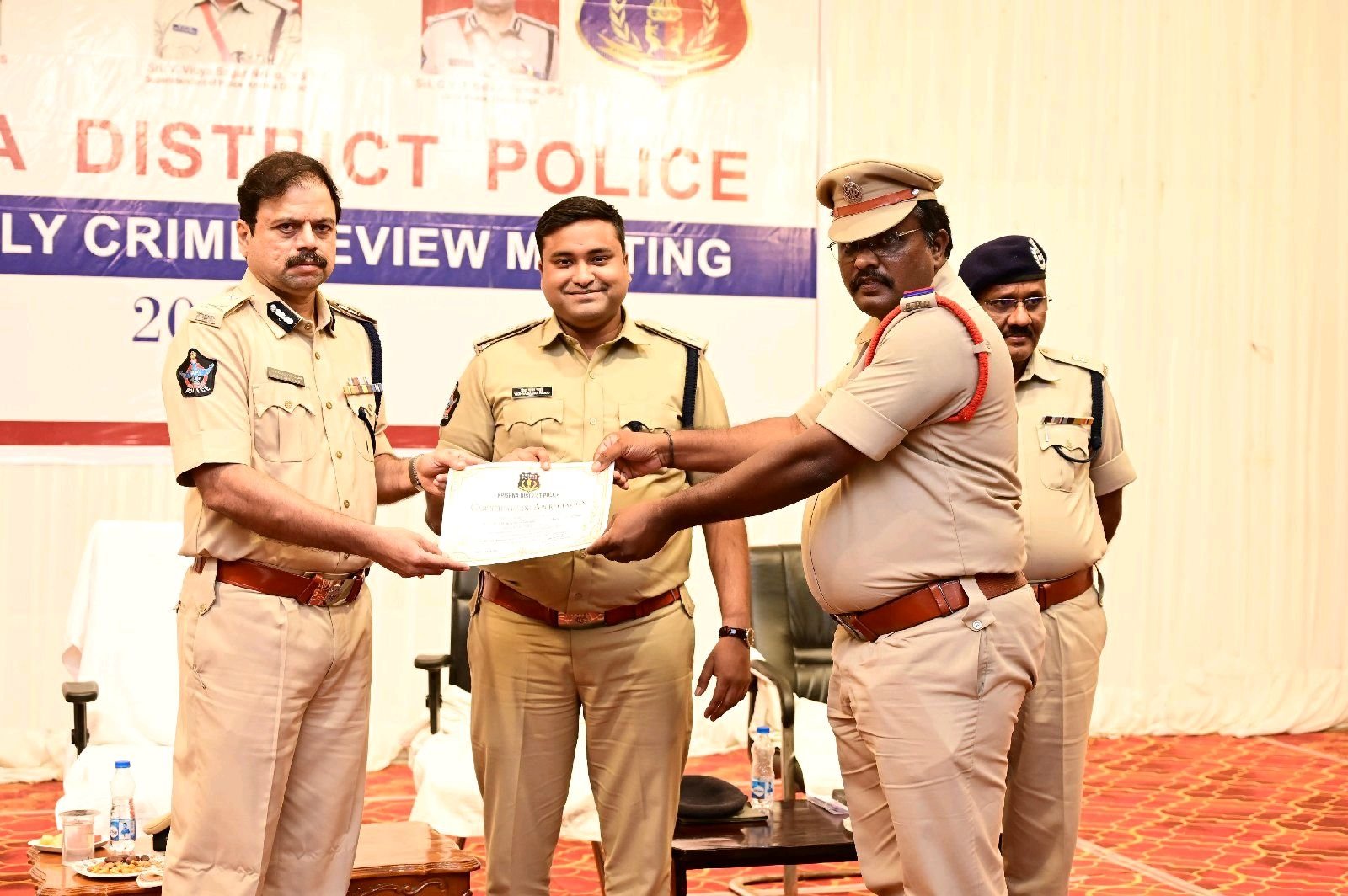 క్రైమ్ డిటెక్షన్‌లో గుడివాడ పోలీసులకు ప్రశంసా పత్రాలు