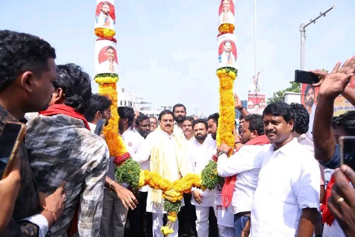 నాదెండ్ల మనోహర్ కు ఘనంగా స్వాగతం పలికిన జనసేన ఏ ఎన్ బాబు