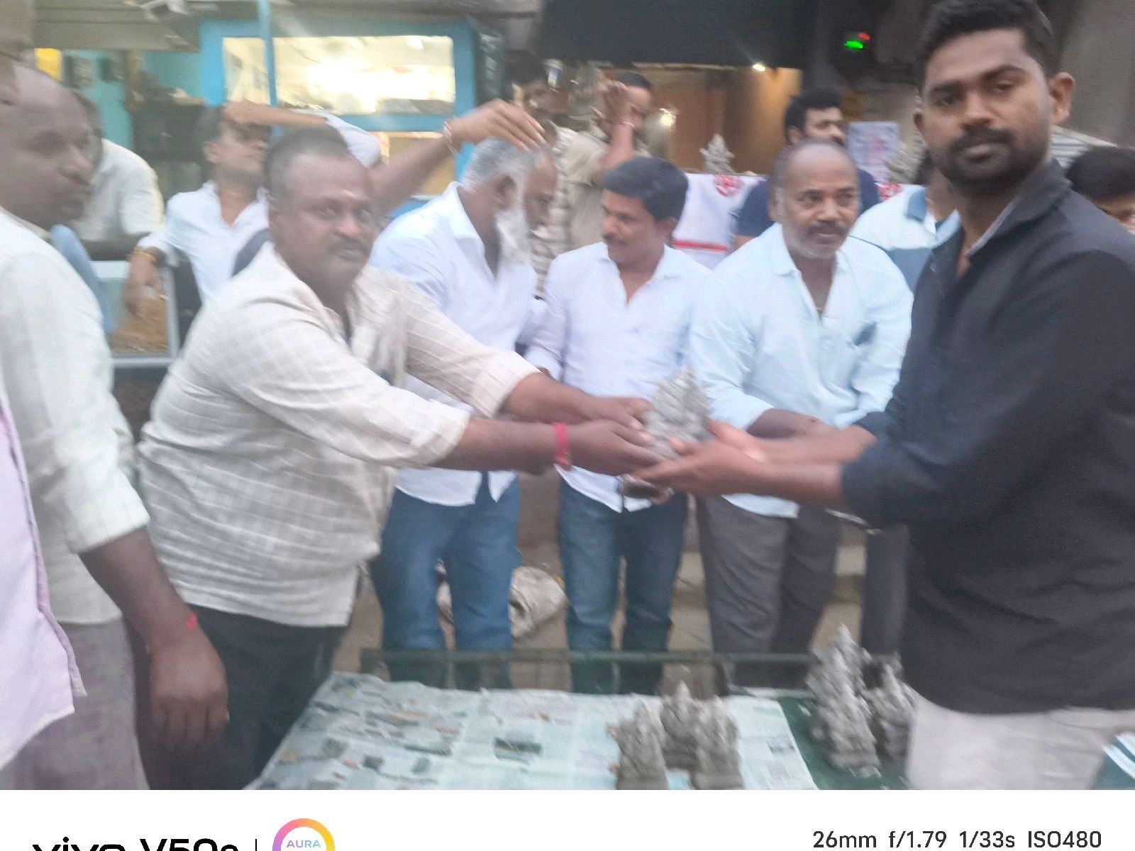 కొత్తచెరువు జనసేన పార్టీ వారు  మట్టి వినాయకుల  పంపిణీ