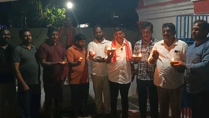 మోదీ జన్మదినం సందర్భంగా శివాలయంలో దీపారాధన
