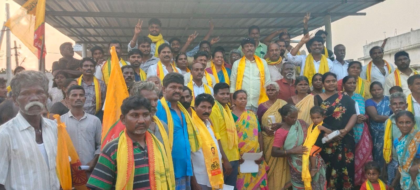 టీడీపీ జెండాలతో కదిలివచ్చిన కోగిలి పంచాయతీ ప్రజలు*