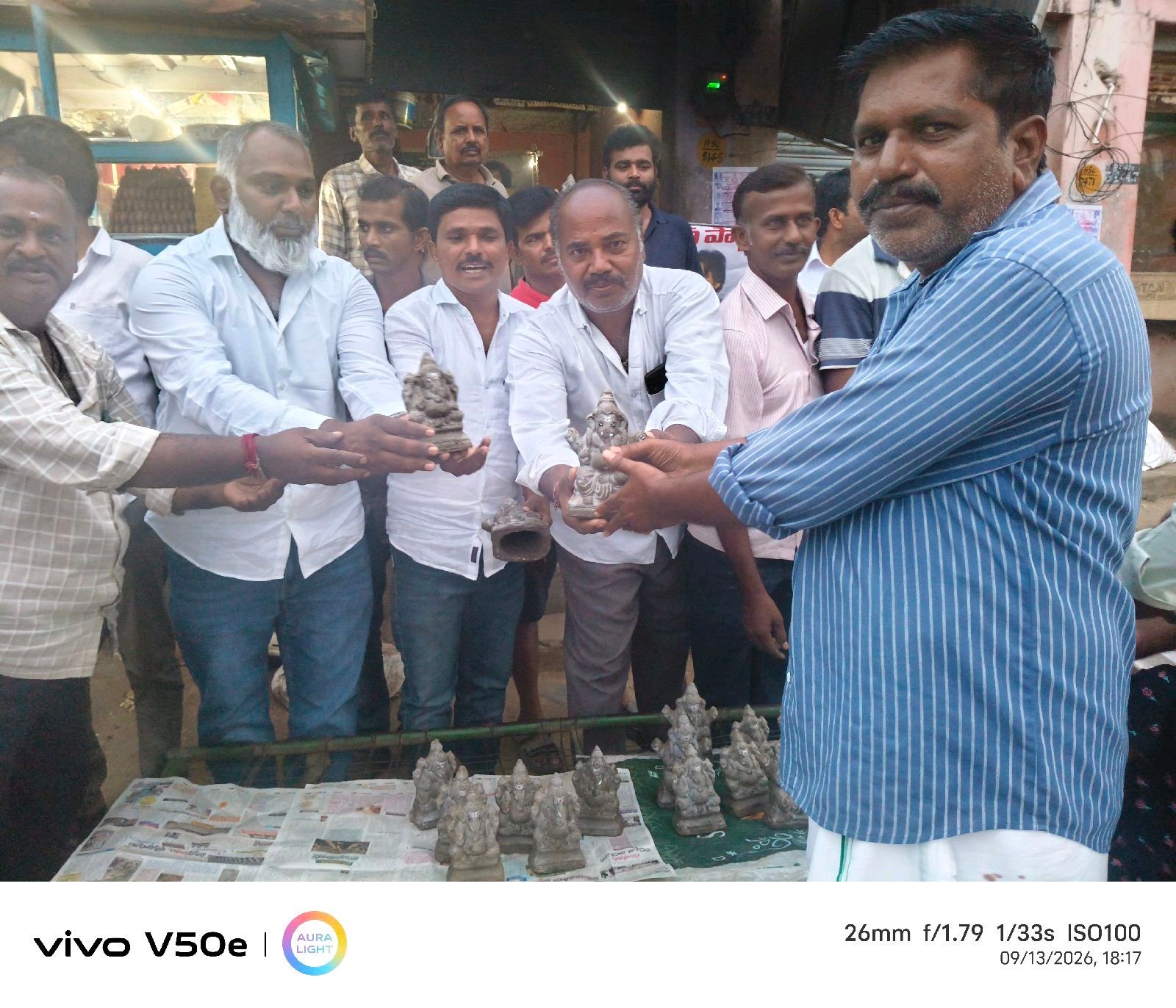 కొత్తచెరువు జనసేన పార్టీ వారు  మట్టి వినాయకుల  పంపిణీ