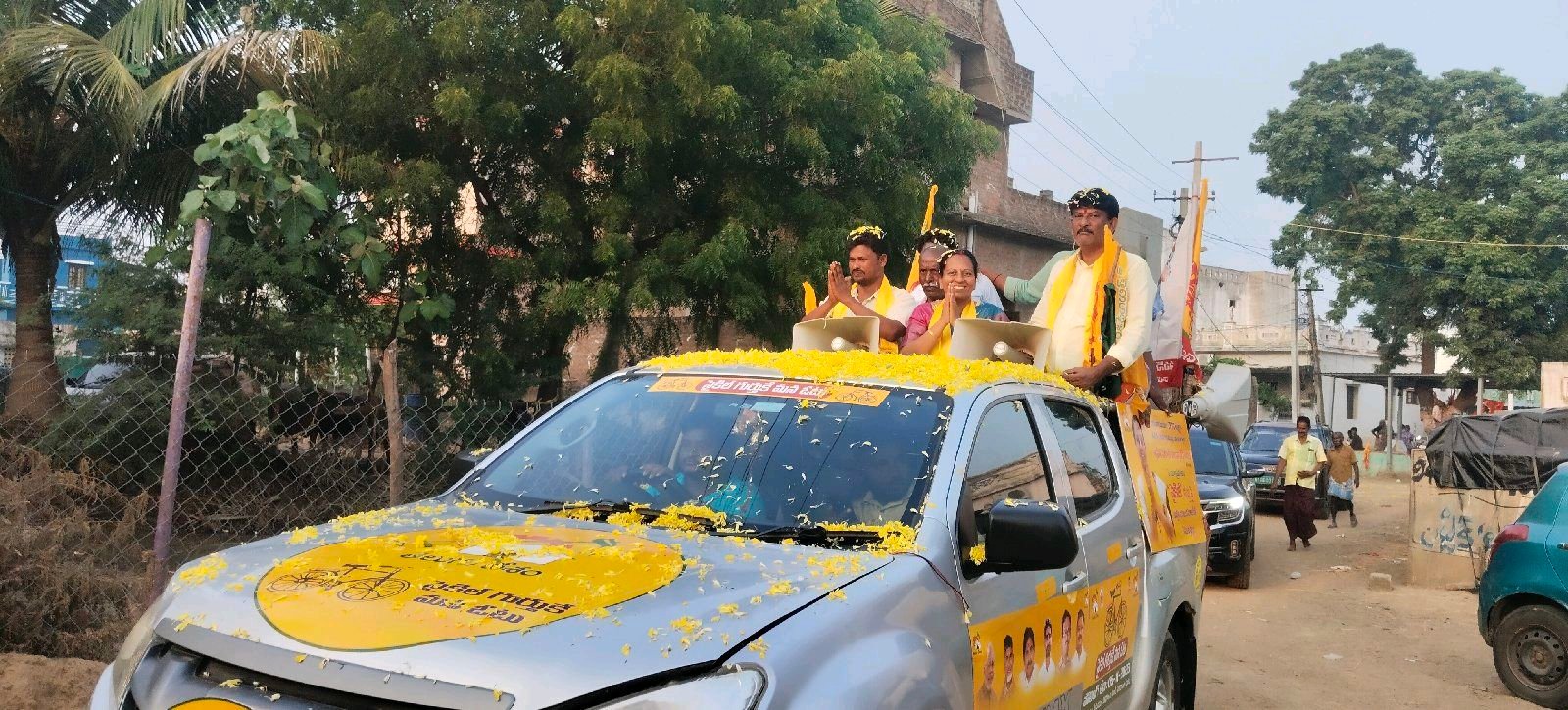 టీడీపీ జెండాలతో కదిలివచ్చిన కోగిలి పంచాయతీ ప్రజలు*