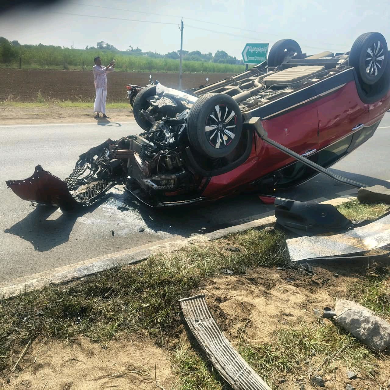 తాడపత్రి-ముద్దనూరు హైవేలో రోడ్డు ప్రమాదం