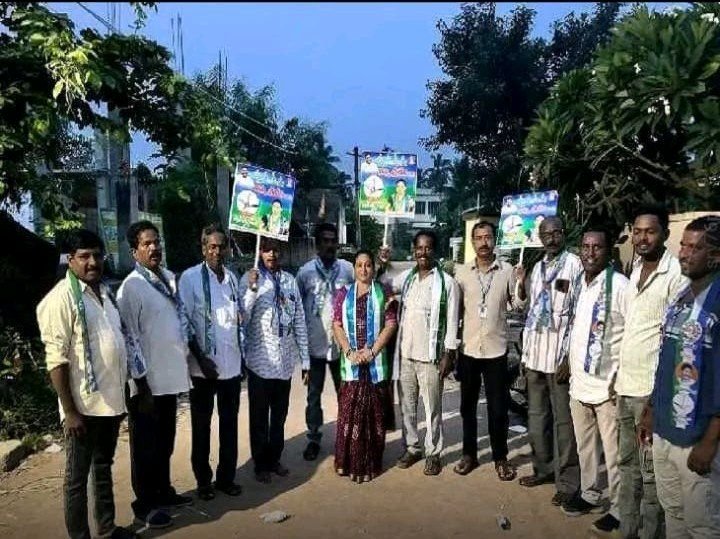 లక్కవరం ఎంపీటీసీ 2 అభ్యర్థి నిమ్మ శ్రీదేవి