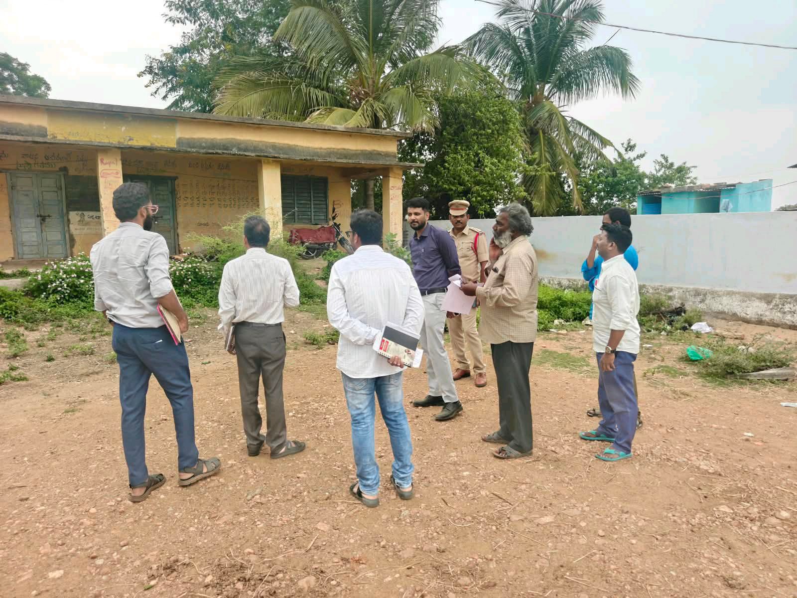 సమస్యాత్మక పోలింగ్ కేంద్రాల పరిశీలన ట్రైని కలెక్టర్