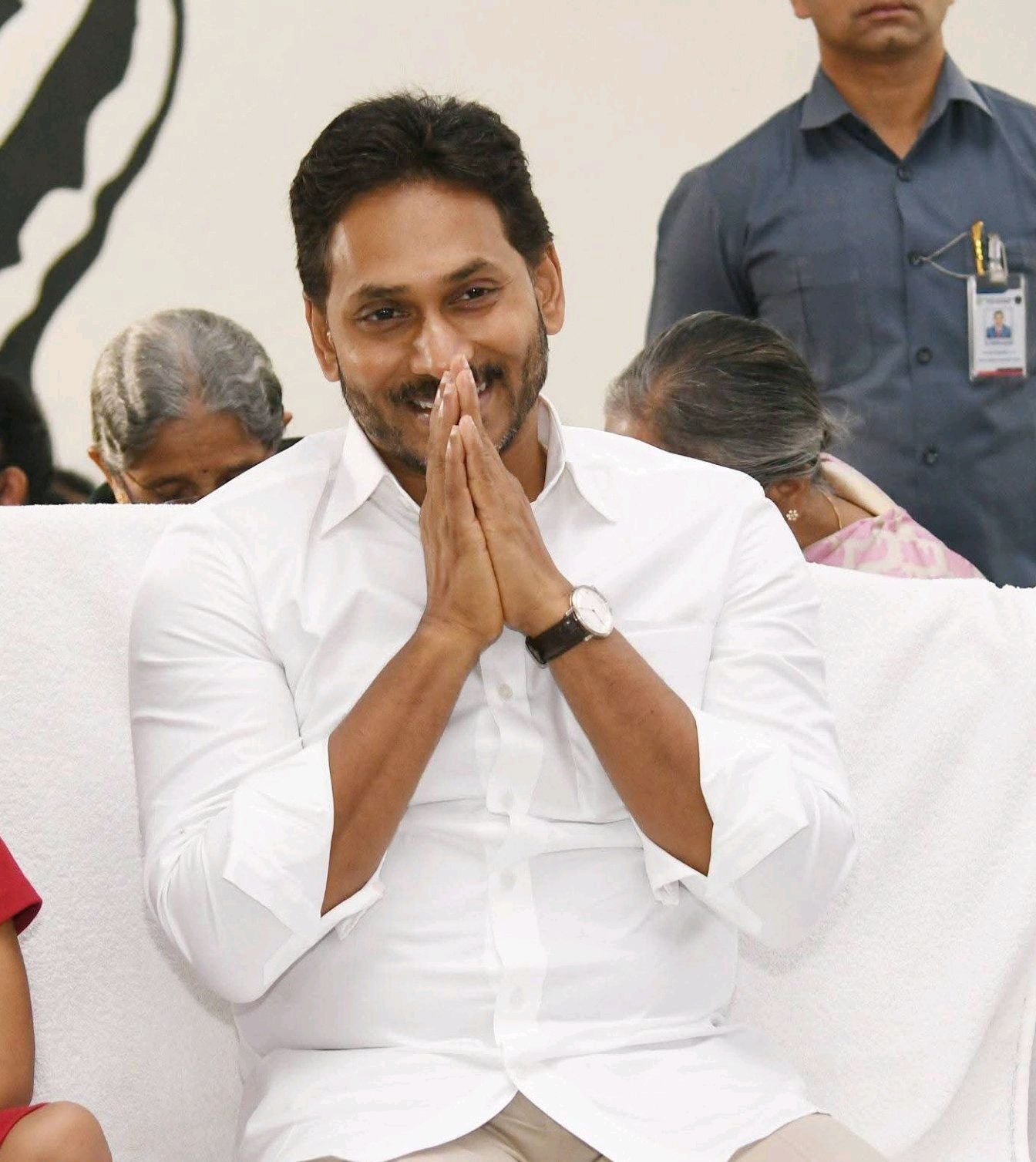 వంగవీటి రంగా జయంతి.. నివాళులర్పించిన జగన్