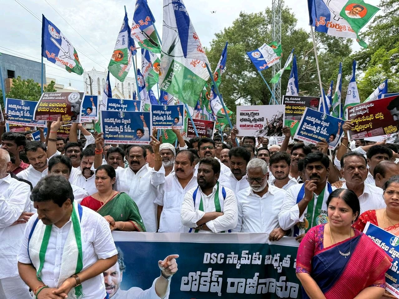 డిఎస్సి అక్రమాలకు నైతిక బాధ్యత వహిస్తూ లోకేష్ రాజీనామా?