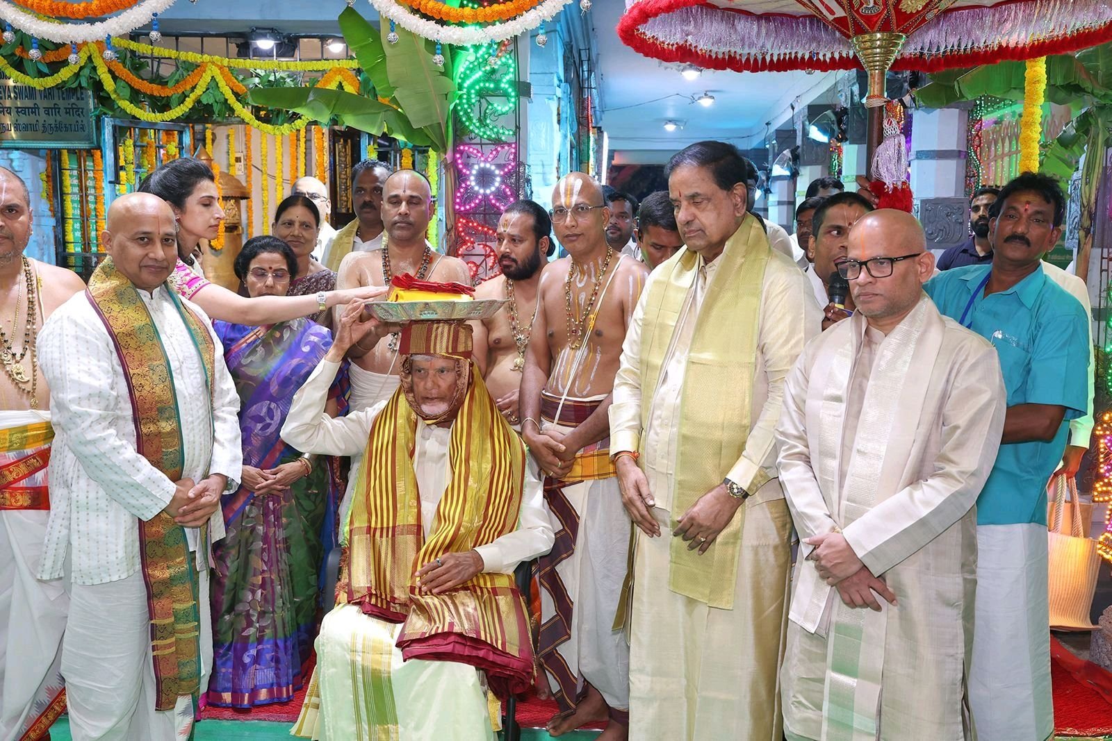 శ్రీవారికి పట్టువస్త్రాలు చంద్రబాబు నాయుడు