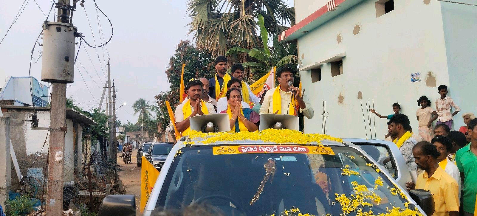 టీడీపీ జెండాలతో కదిలివచ్చిన కోగిలి పంచాయతీ ప్రజలు*