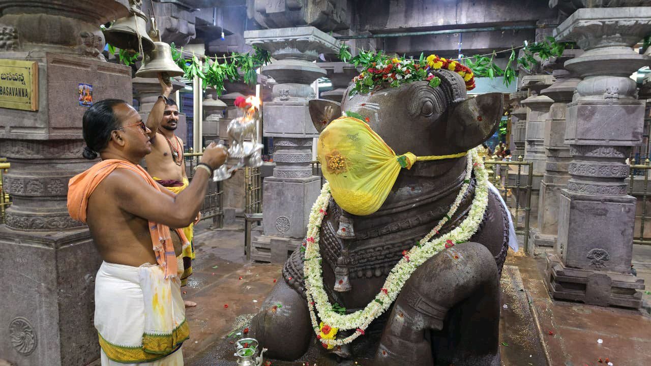 నందీశ్వరస్వామికి విశేషపూజ