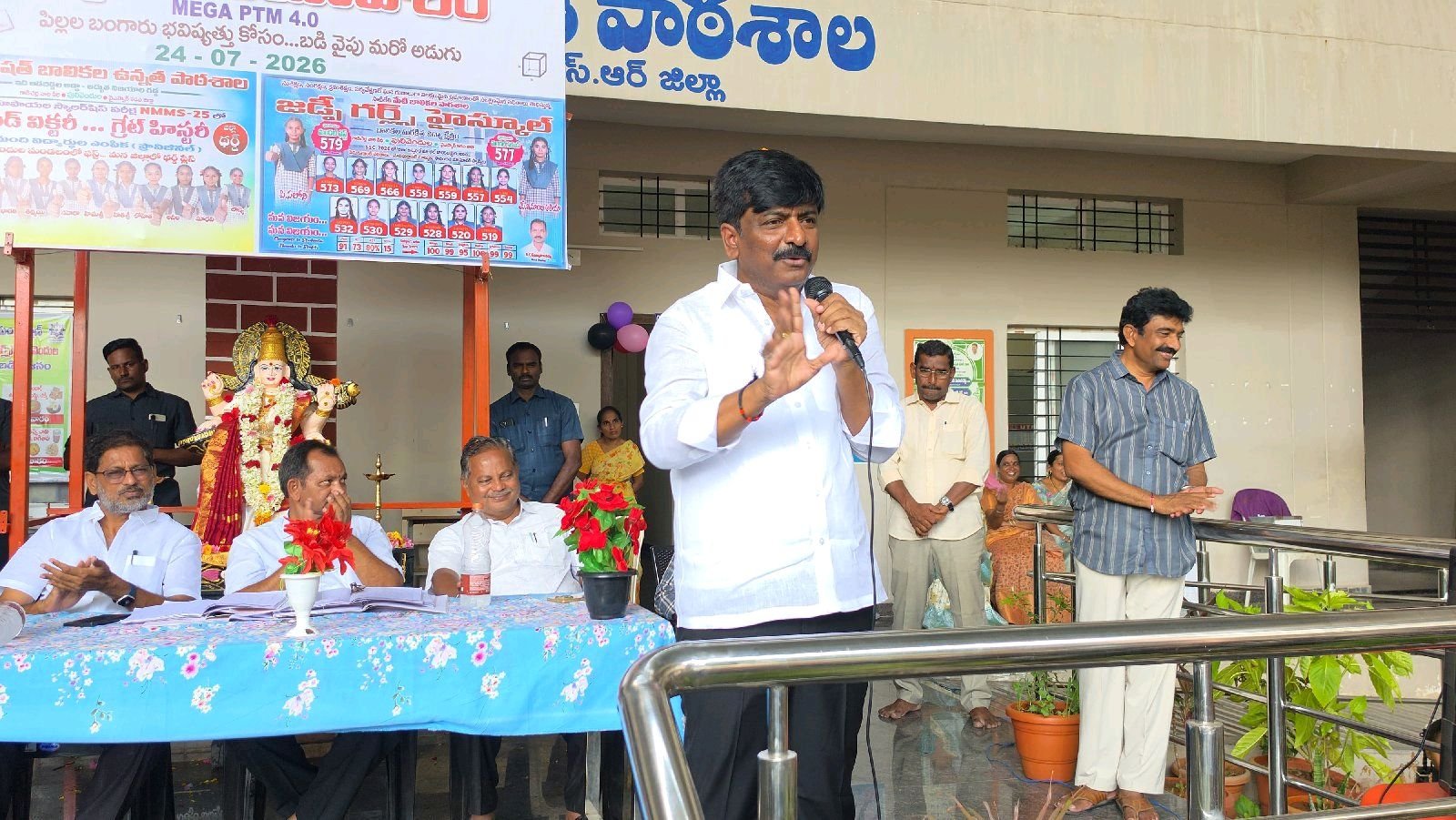 విద్యార్థులు  చదివి ఉన్నత లక్ష్యాలను సాధించాలి  బీటెక్ రవి