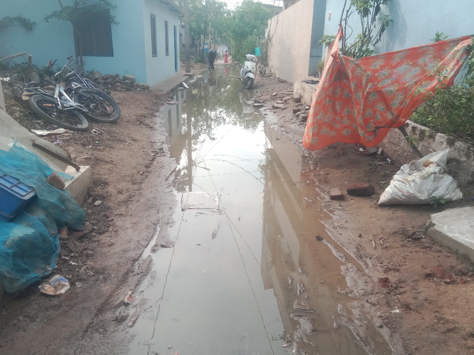 నేల రోజులుగా మురుగు నీటిలో గణేష్ కాలనీ.....