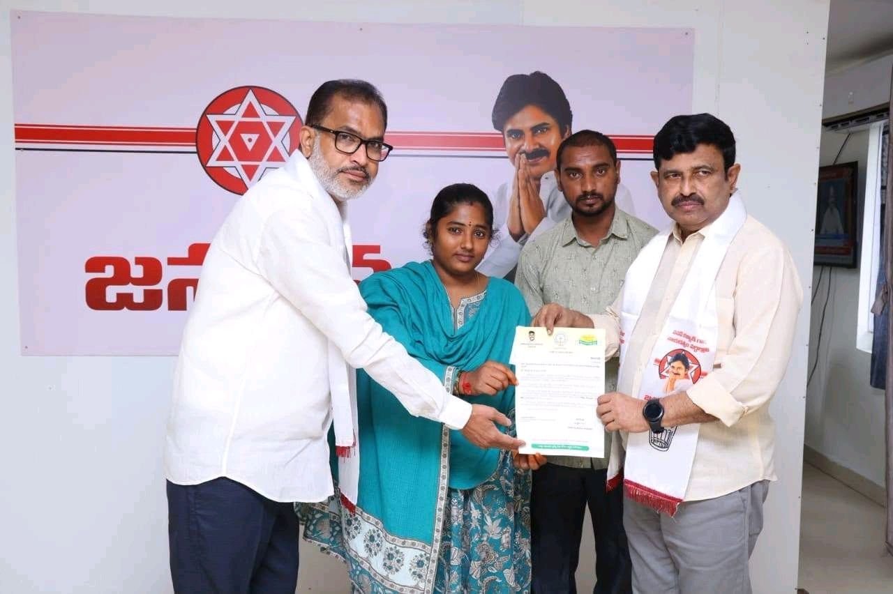 ఏపీ డిప్యూటీ సీఎం పవన్ కళ్యాణ్ రిలీఫ్ ఫండ్ చెక్కులు పంపిణీ
