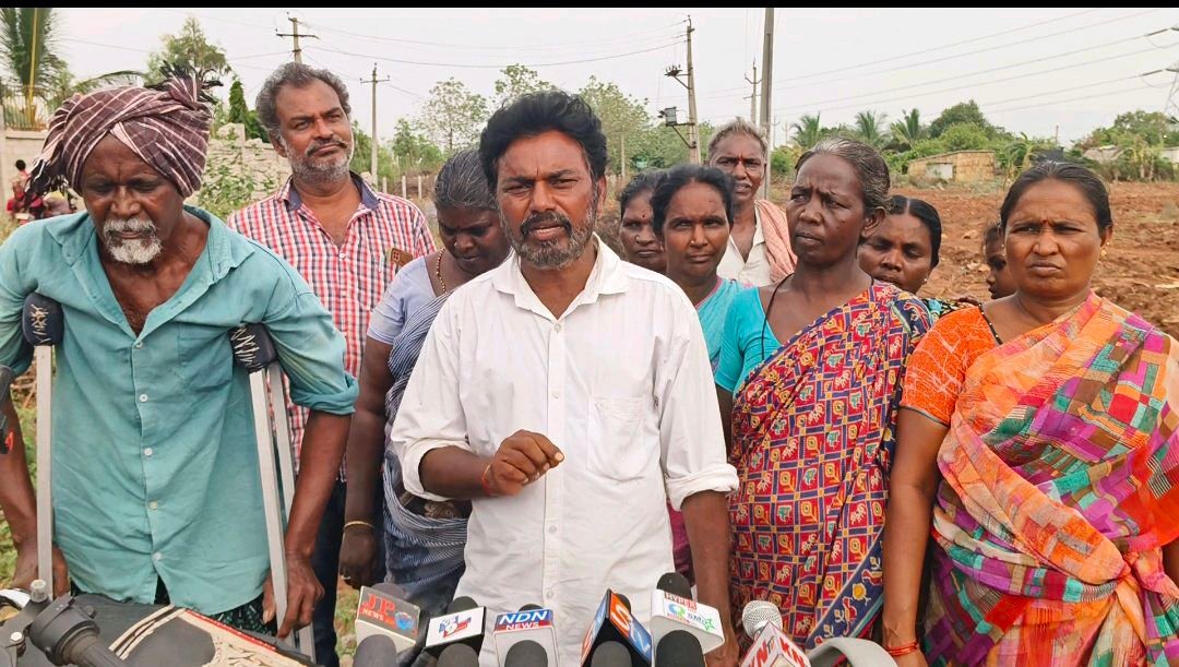 తప్పుడు రిజిస్ట్రేషన్ కు గురైన మాభూములుమాకివ్వండి