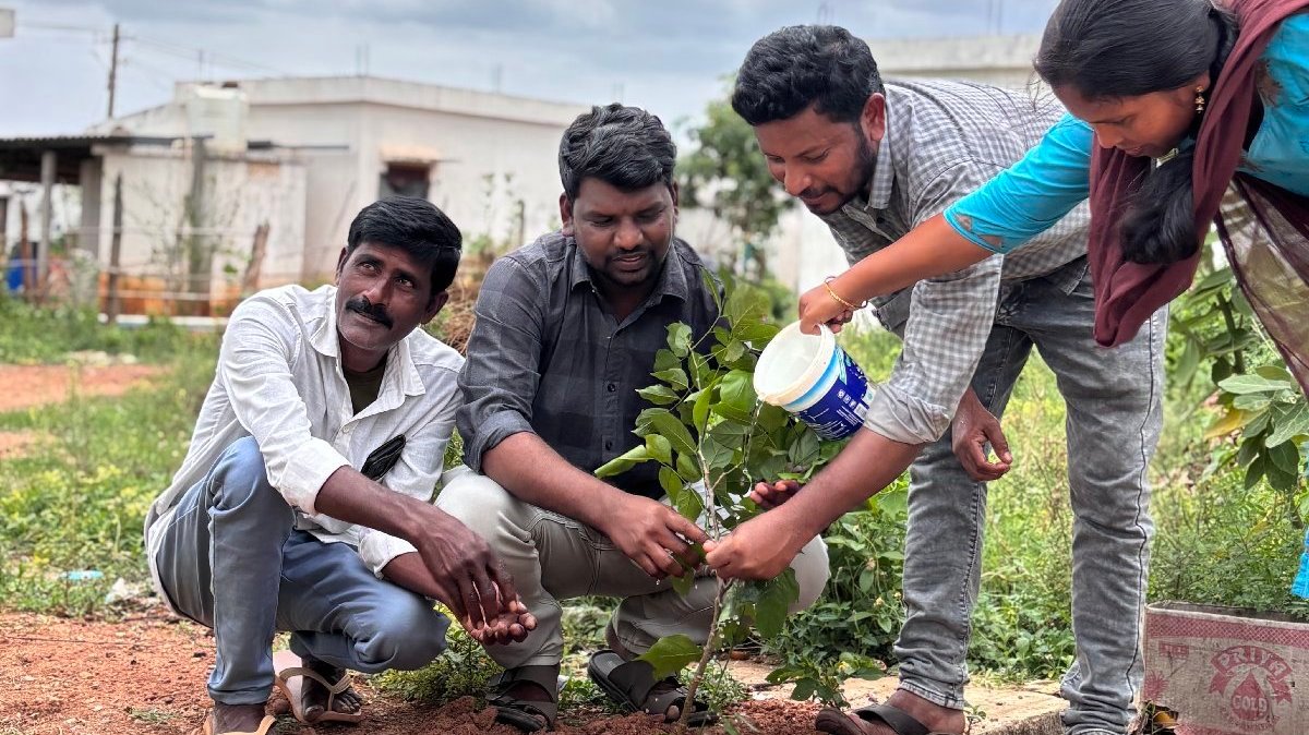 ఉచిత మెగా వైద్య శిబిరం లో YSR జయంతి వేడుకలు "