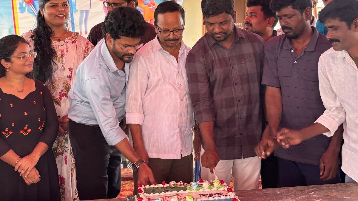 ఉచిత మెగా వైద్య శిబిరం లో YSR జయంతి వేడుకలు "