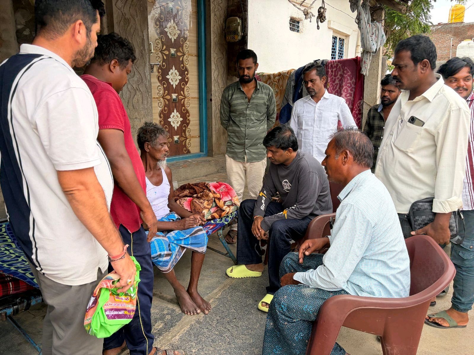 డీకే బాబు దాతృత్వం రూ.80 వేల ఆర్థిక సాయం