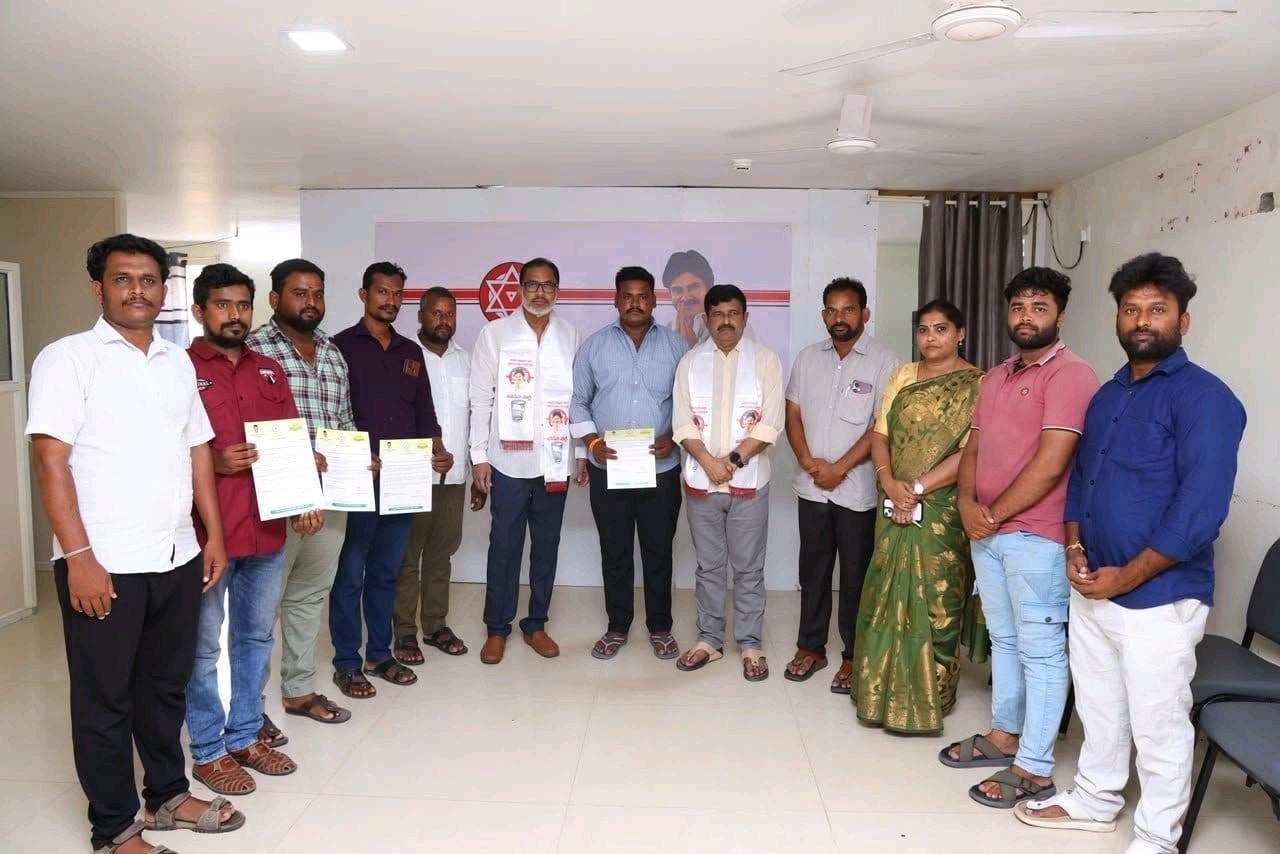 ఏపీ డిప్యూటీ సీఎం పవన్ కళ్యాణ్ రిలీఫ్ ఫండ్ చెక్కులు పంపిణీ